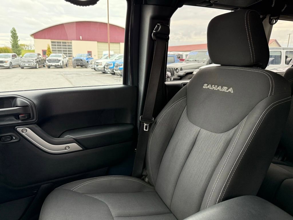 Used 2016 Jeep Wrangler Unlimited Sahara w/ Connectivity Group image 23