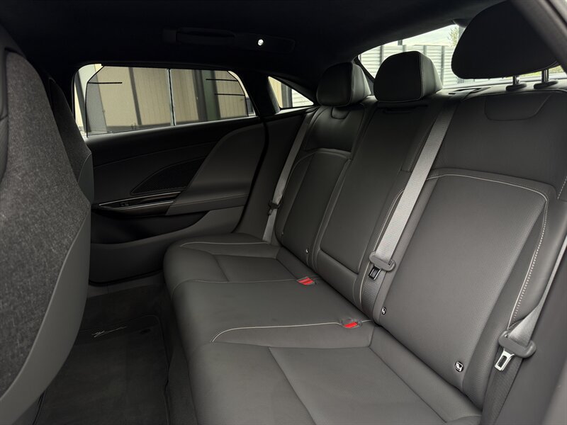 Used 2025 Lucid Air Touring AWD/4WD image 23