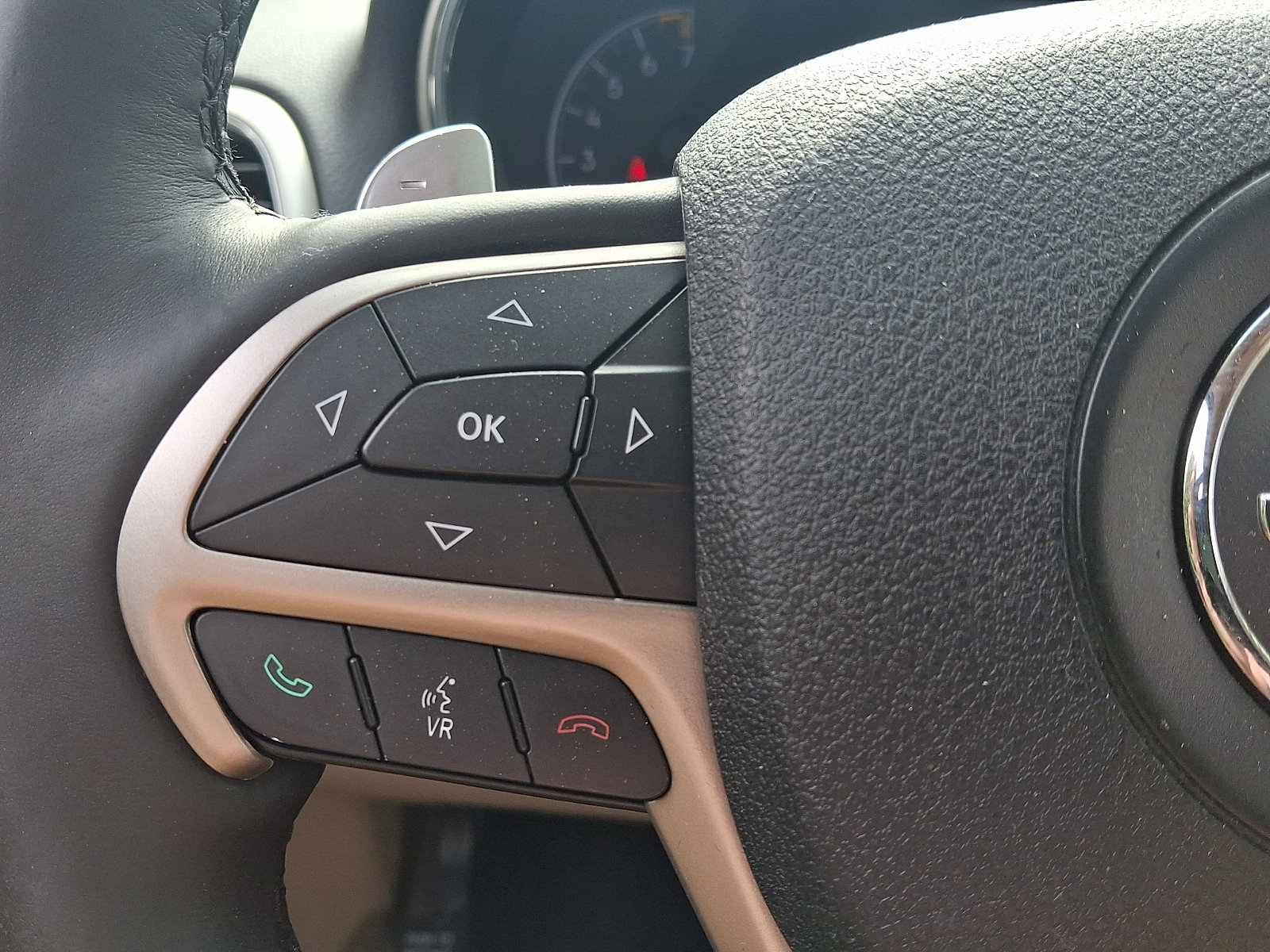 Used 2015 Jeep Grand Cherokee Limited w/ Luxury Group II AWD/4WD image 23