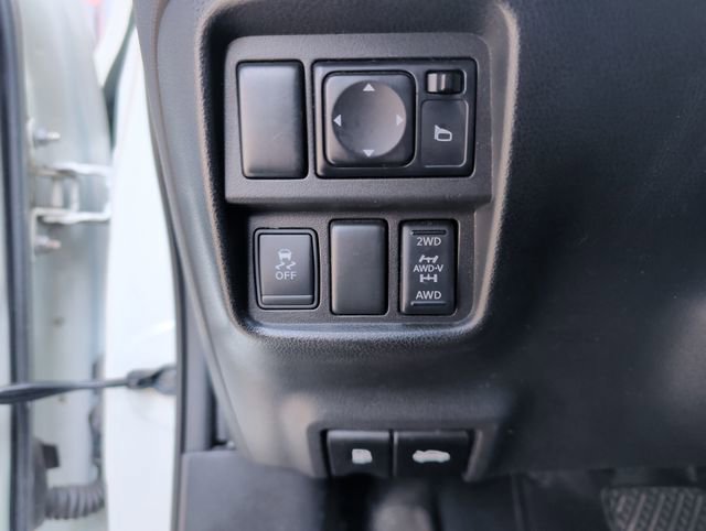 Used 2017 Nissan Juke SL AWD/4WD image 26