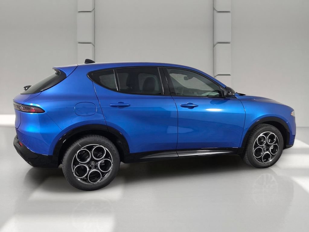 New 2026 Alfa Romeo Tonale w/ Black Premium Package AWD/4WD image 5