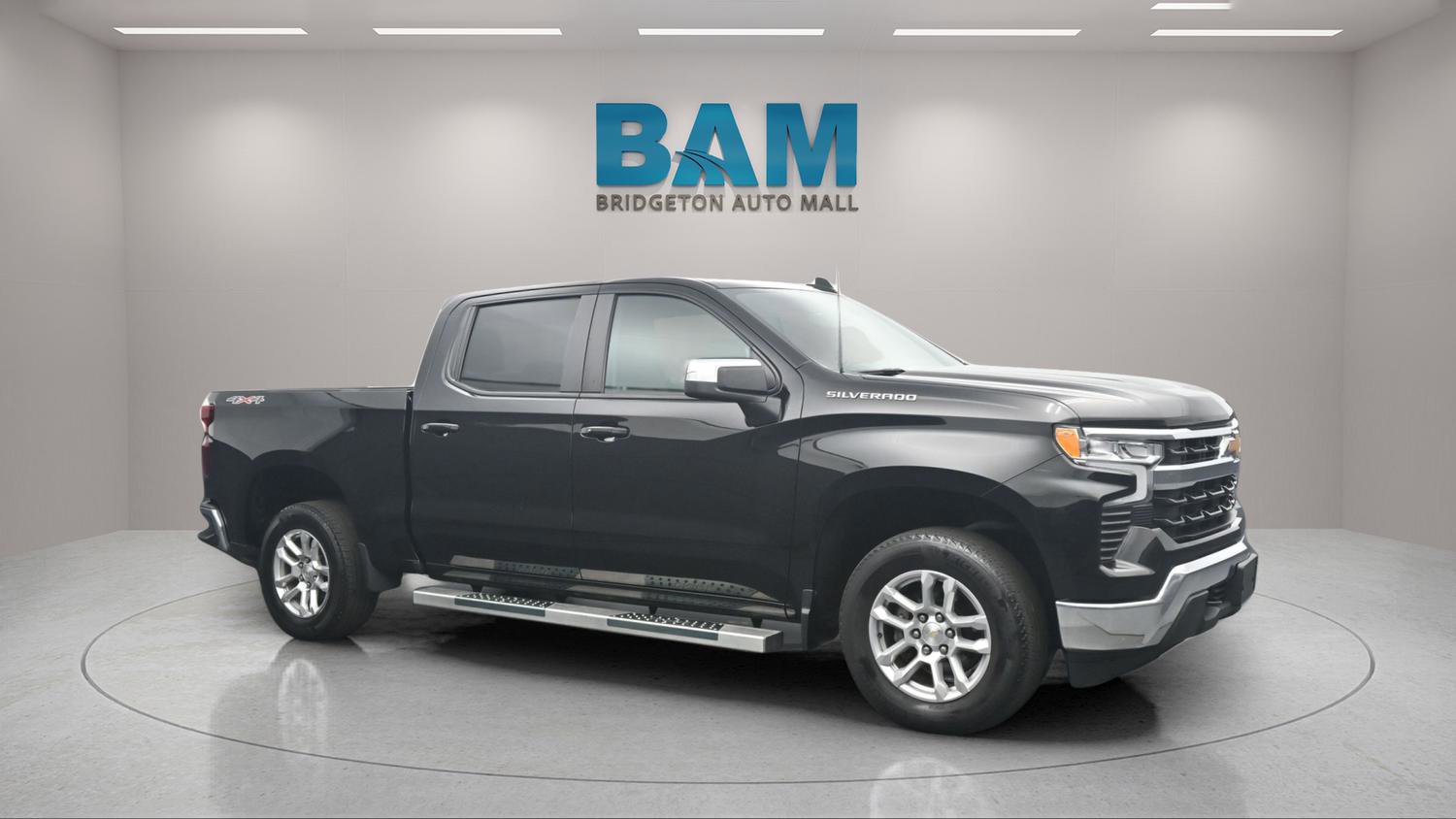 Used 2022 Chevrolet Silverado 1500 LT AWD/4WD image 1