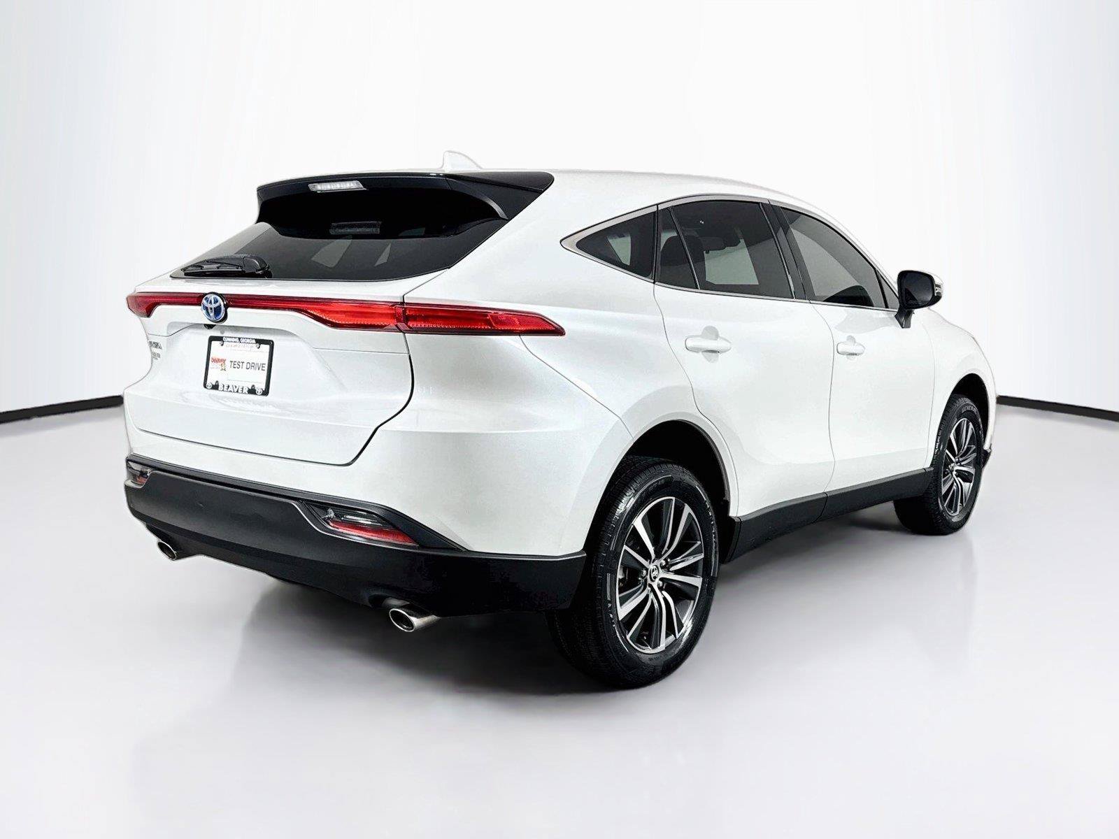 Certified 2023 Toyota Venza LE AWD/4WD image 2