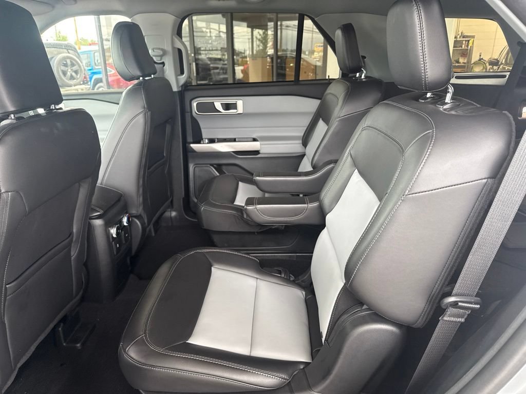 Used 2024 Ford Explorer XLT w/ Equipment Group 202A AWD/4WD image 12