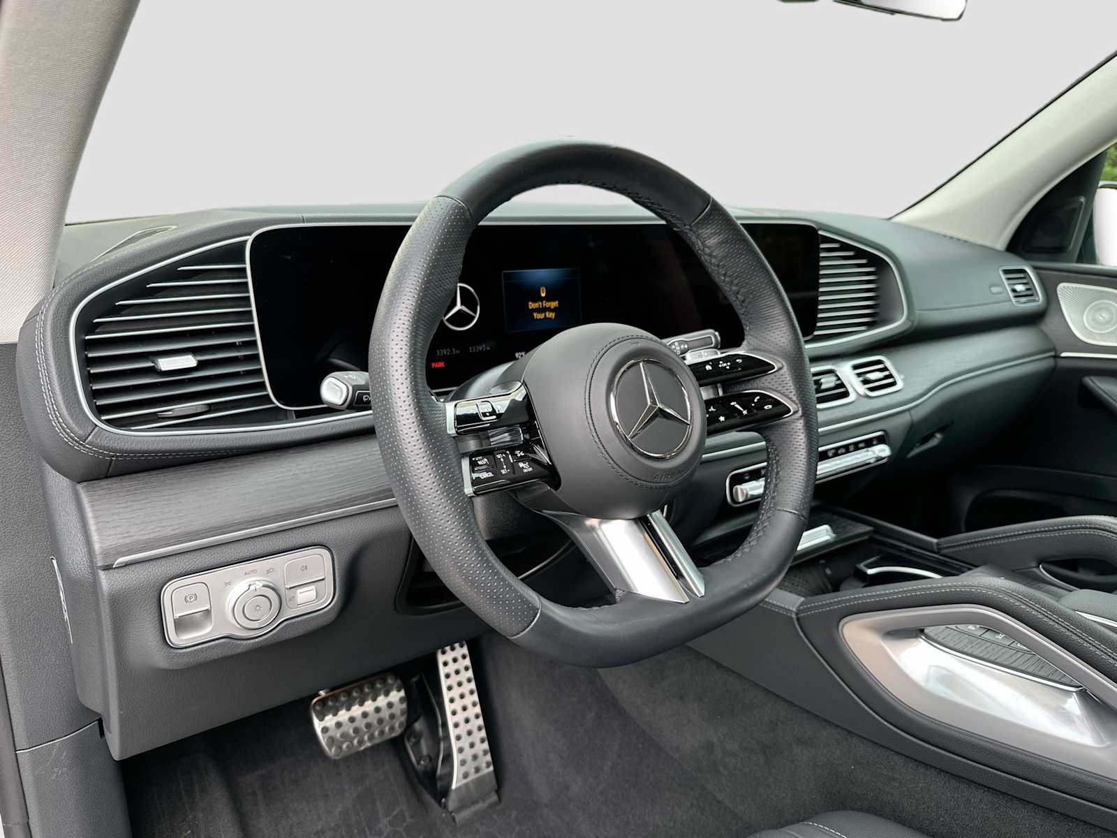 Used 2026 Mercedes-Benz GLS 450 4MATIC image 9