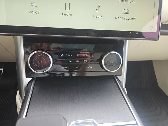 Certified 2023 Land Rover Range Rover SE image 18