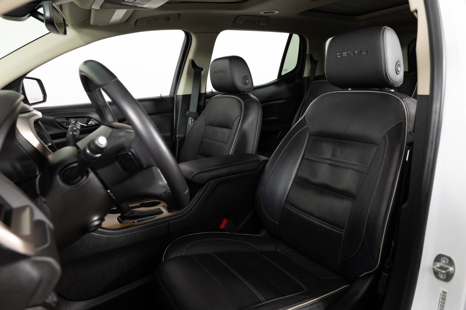Used 2017 GMC Acadia Denali w/ Technology Package FWD image 16