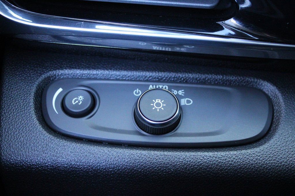 Used 2025 Buick Envista Sport Touring w/ Convenience II Package image 27