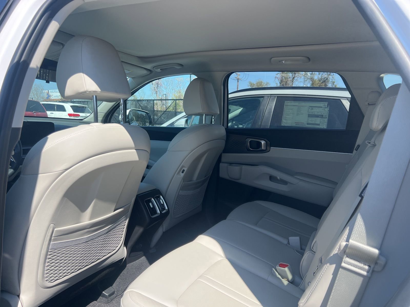 Used 2025 Kia Sorento S w/ Panoramic Sunroof Package image 7