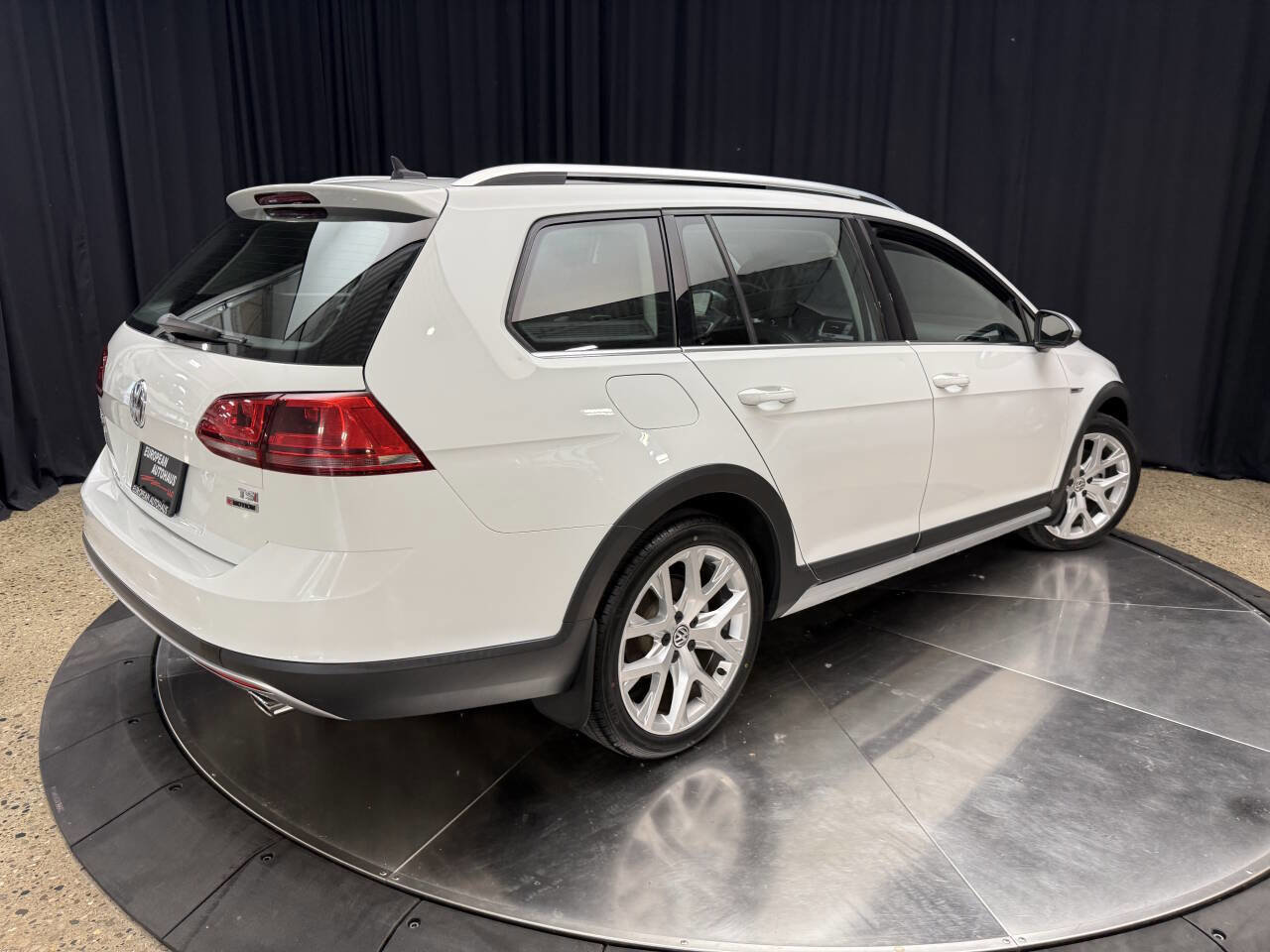 Used 2017 Volkswagen Golf Alltrack SEL AWD/4WD image 9