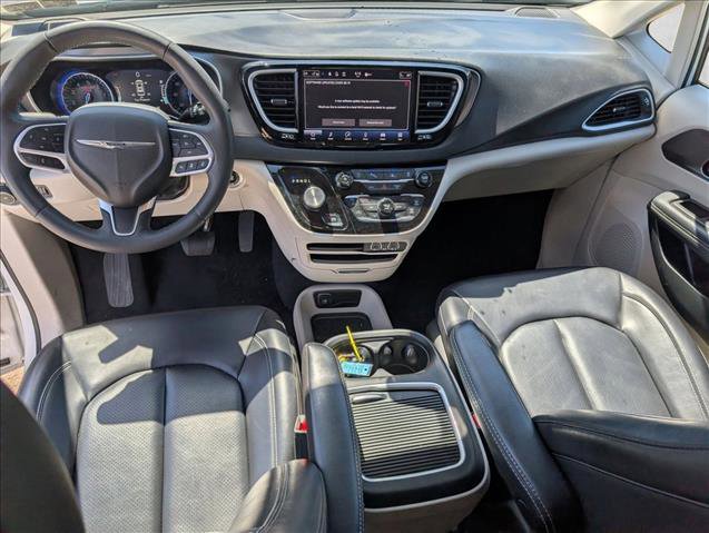 Used 2023 Chrysler Pacifica Touring-L FWD image 16