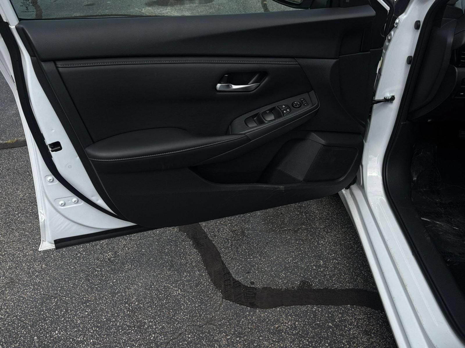Used 2025 Nissan Sentra SV FWD image 18