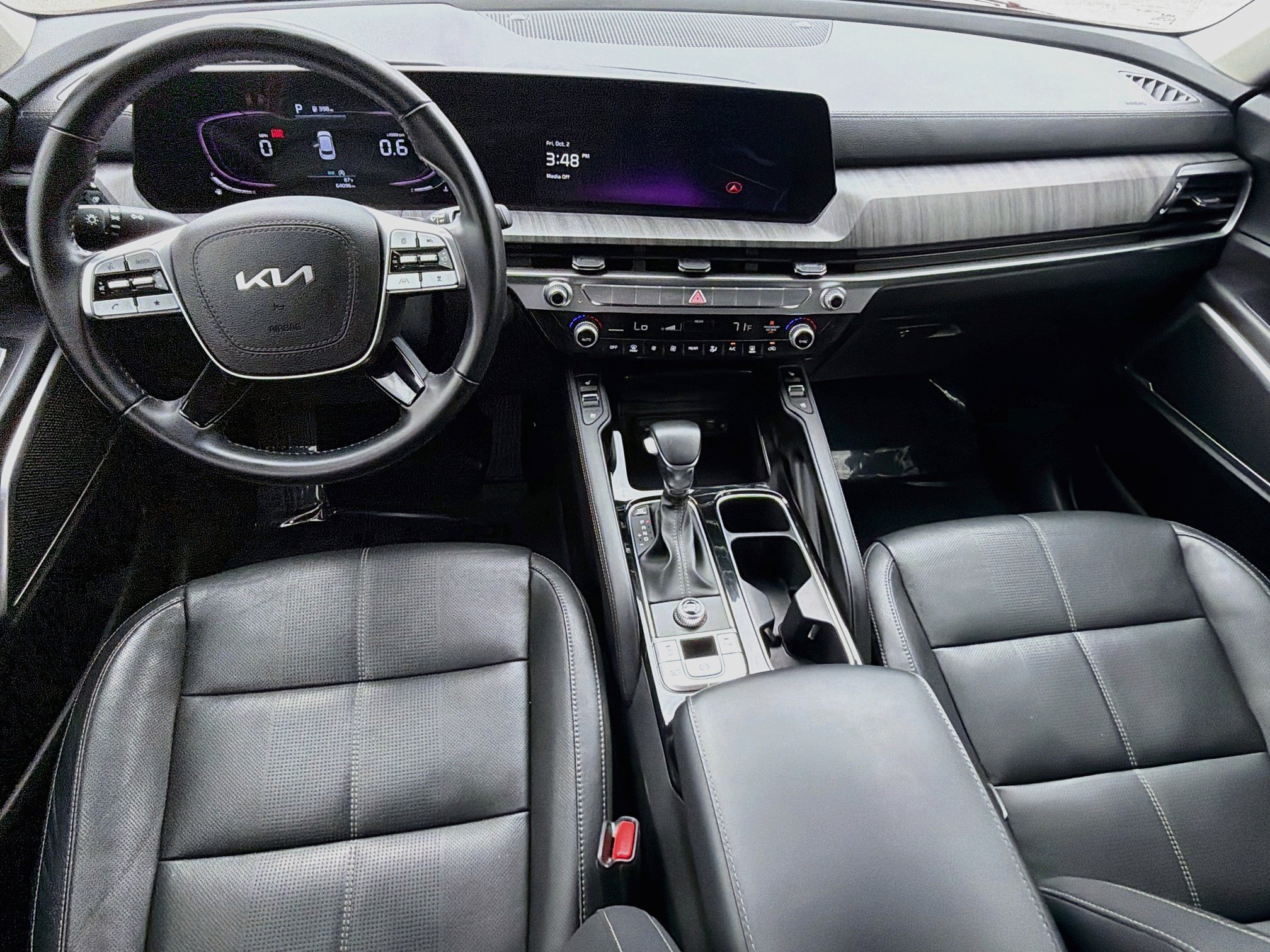 Used 2024 Kia Telluride EX w/ EX Captain's Chair Package FWD image 17