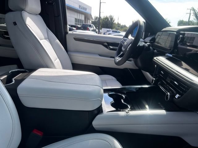 New 2026 Chevrolet Suburban Premier AWD/4WD image 21