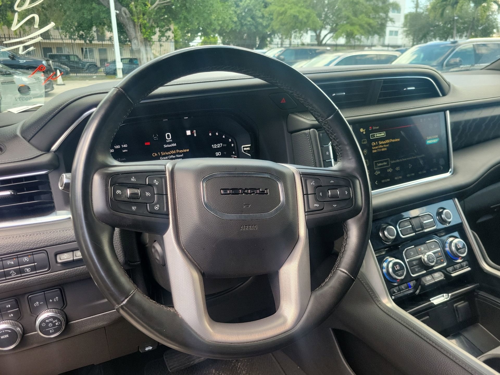 Used 2023 GMC Yukon XL Denali AWD/4WD image 19