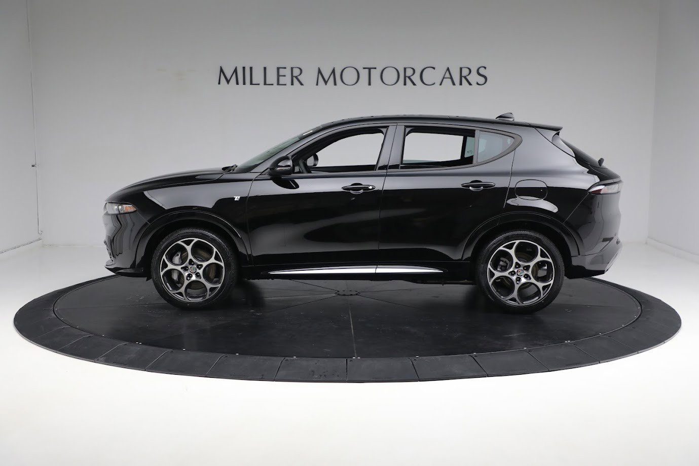 Used 2024 Alfa Romeo Tonale Ti AWD/4WD image 4