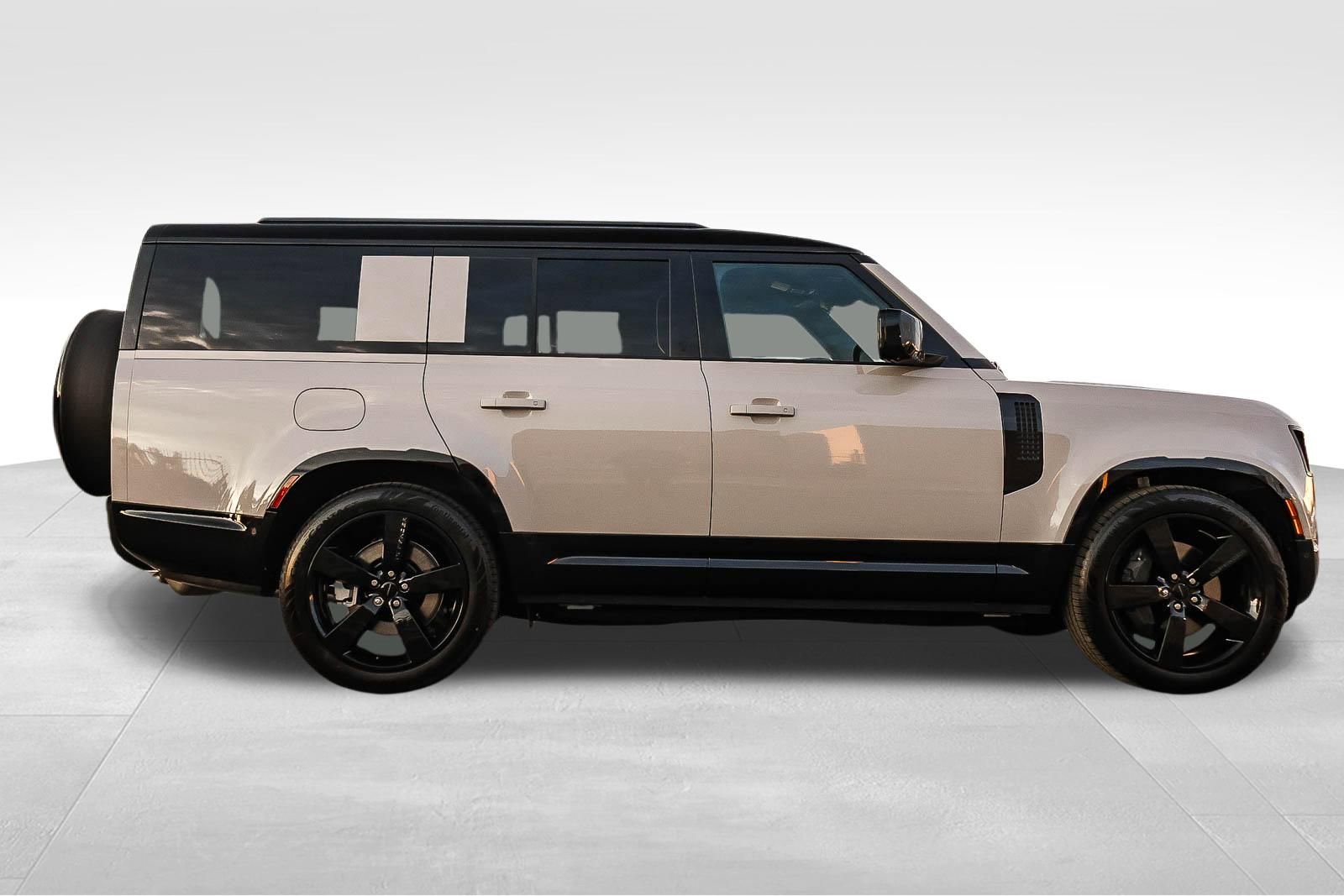 New 2026 Land Rover Defender 130 X-Dynamic SE image 4