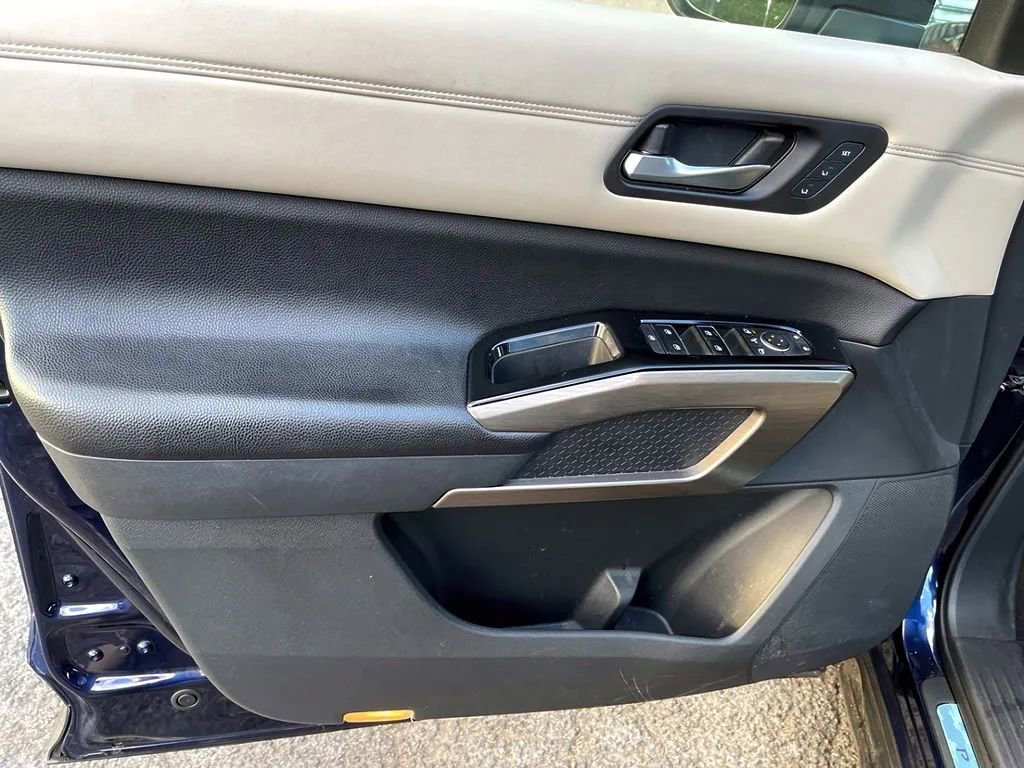 Used 2022 Nissan Pathfinder Platinum w/ Cargo Package image 10