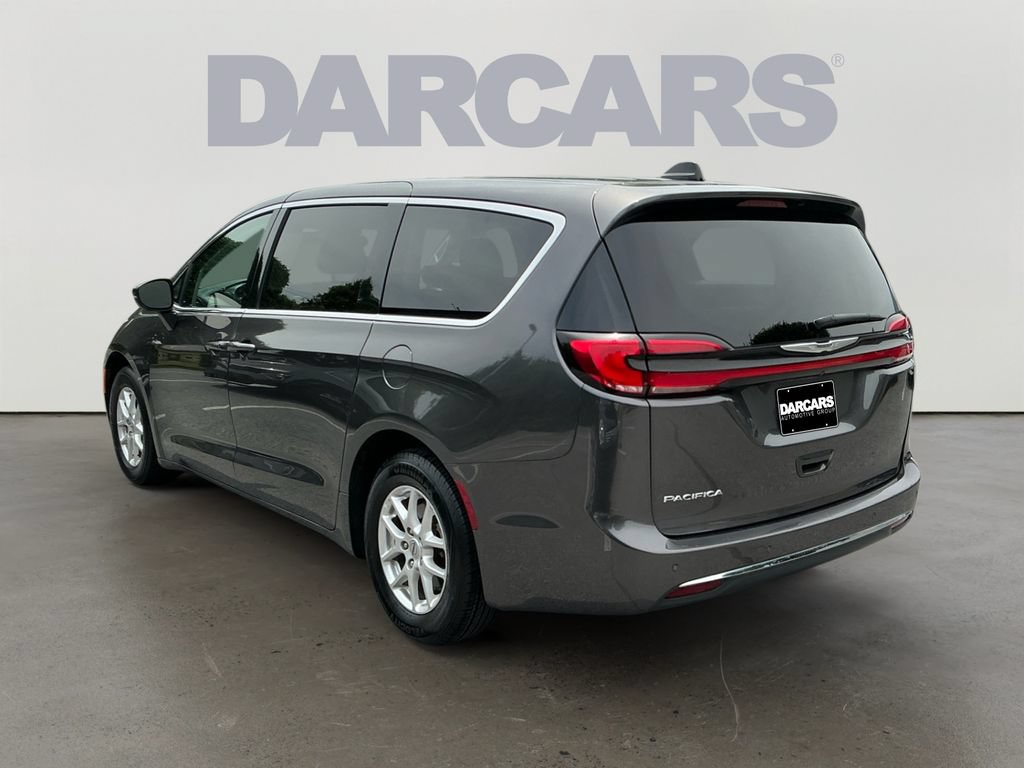 Used 2023 Chrysler Pacifica Touring-L FWD image 5