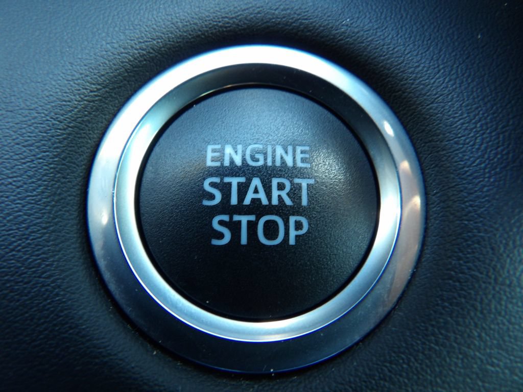 Used 2021 Toyota Highlander XLE FWD image 19