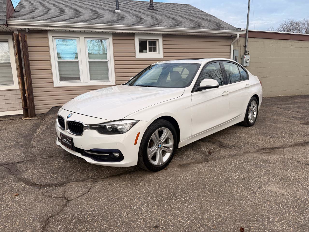 Used 2016 BMW 328i xDrive Sedan image 2