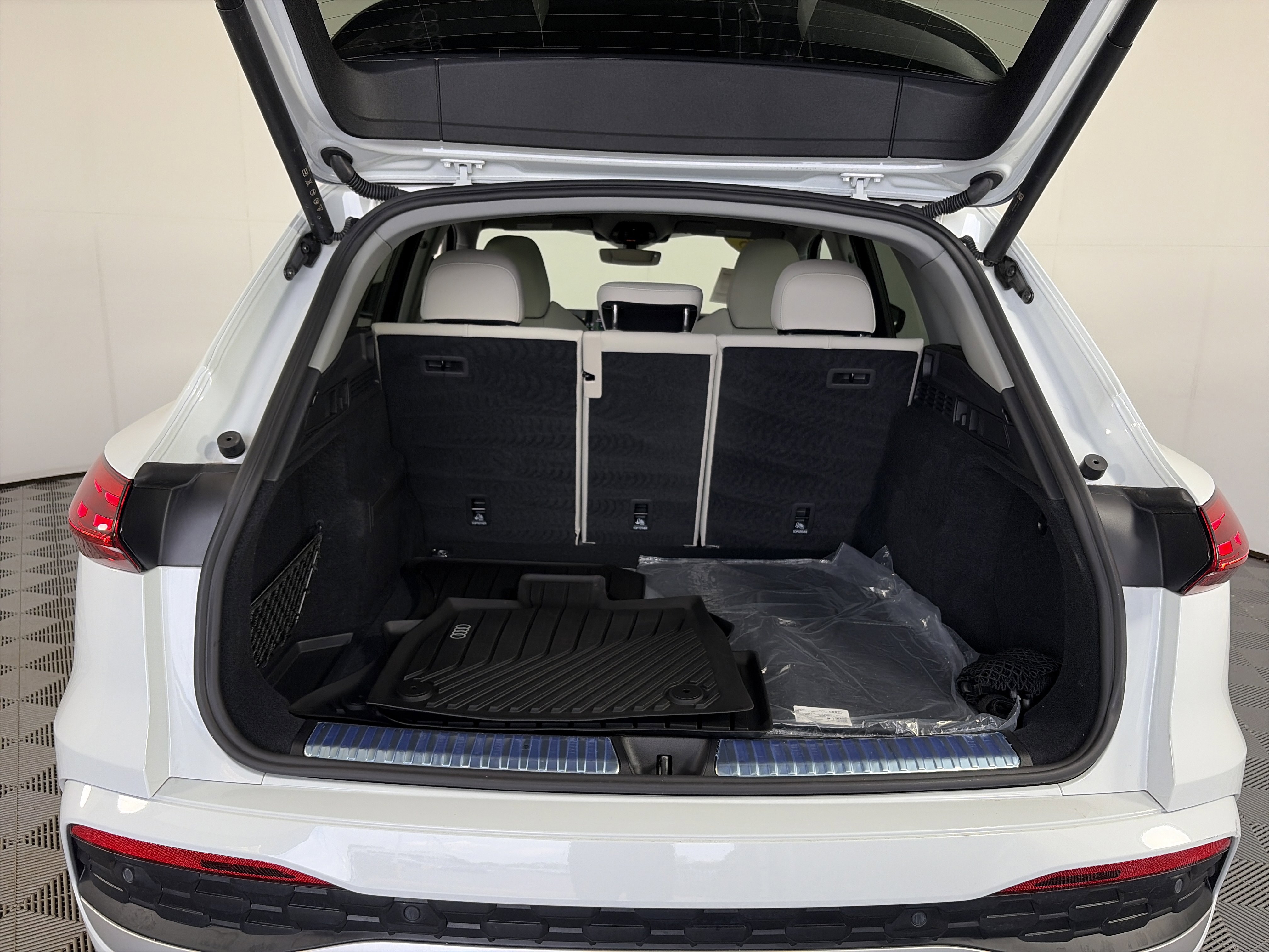 Used 2025 Audi Q5 Premium Plus w/ Premium Plus AWD/4WD image 13