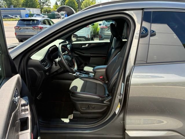 Certified 2023 Ford Escape ST-Line w/ Tech Pack #1 AWD/4WD image 17