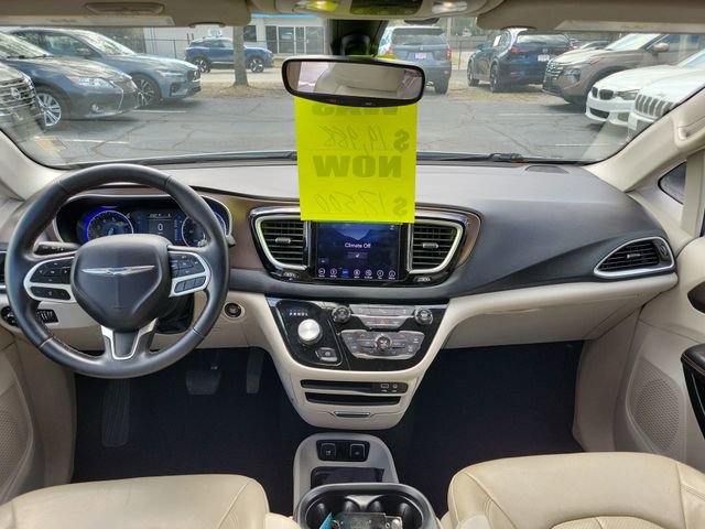 Used 2018 Chrysler Pacifica Touring-L image 25