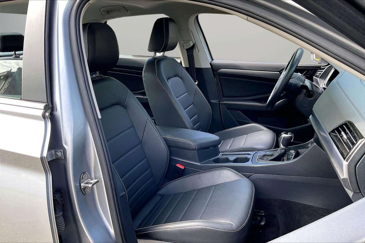 Used 2024 Volkswagen Jetta SE image 23