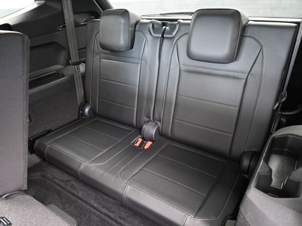 Used 2020 Volkswagen Tiguan SE R-Line image 31