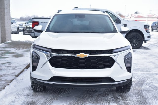 Used 2025 Chevrolet Trax LT w/ LT Convenience Package image 8