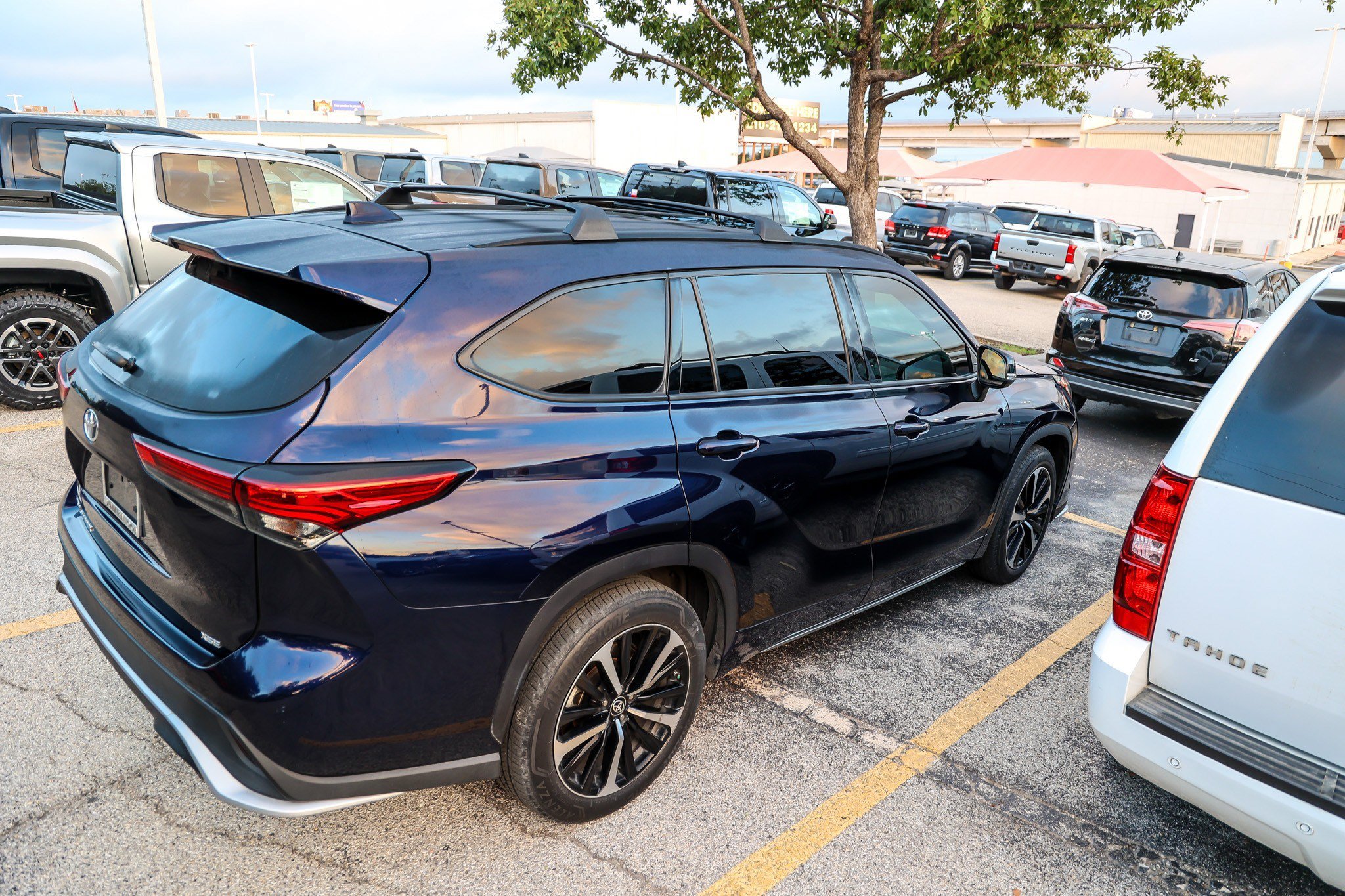 Used 2022 Toyota Highlander XSE FWD image 6