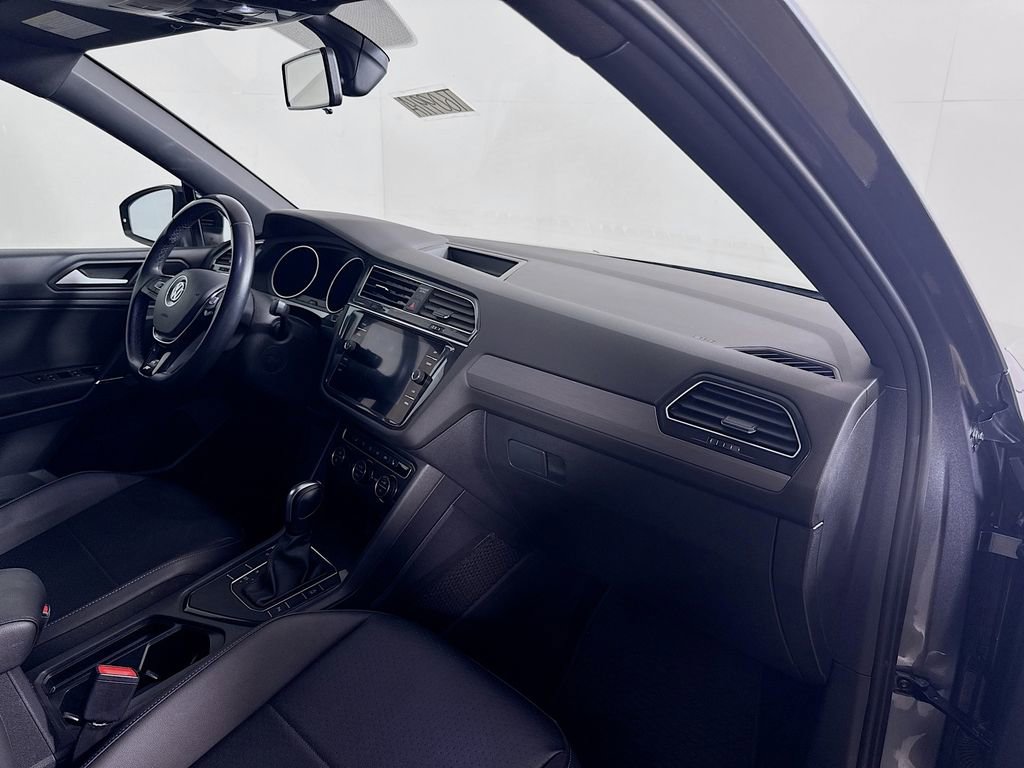 Used 2020 Volkswagen Tiguan SE R-Line image 26
