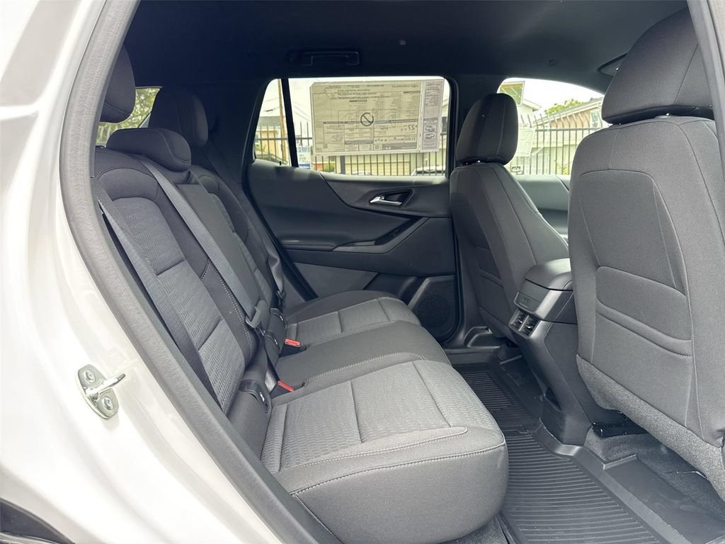 New 2026 Chevrolet Equinox LT w/ Safety and Technology Package FWD image 31