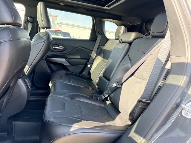 Used 2020 Jeep Cherokee High Altitude AWD/4WD image 23