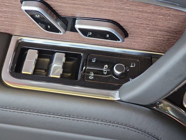 Certified 2025 Land Rover Range Rover Long Wheelbase Autobiography AWD/4WD image 30