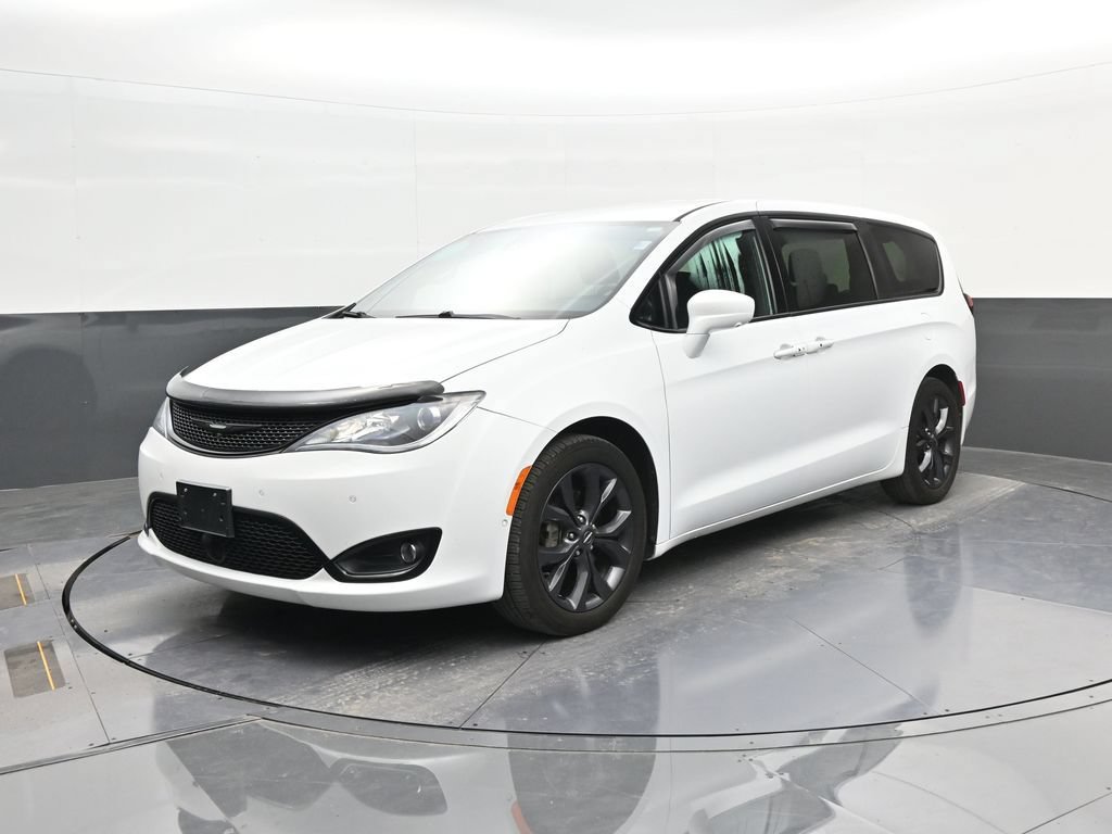 Used 2019 Chrysler Pacifica Touring Plus w/ Advanced Safetytec Group FWD image 3