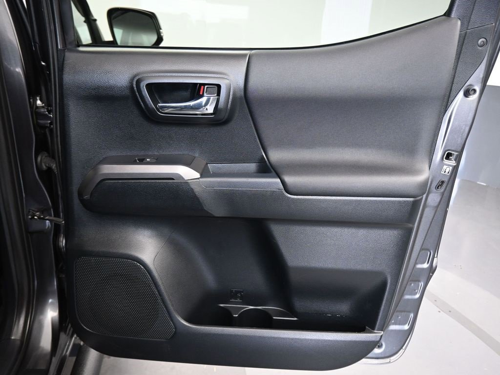 Used 2017 Toyota Tacoma TRD Off-Road image 37