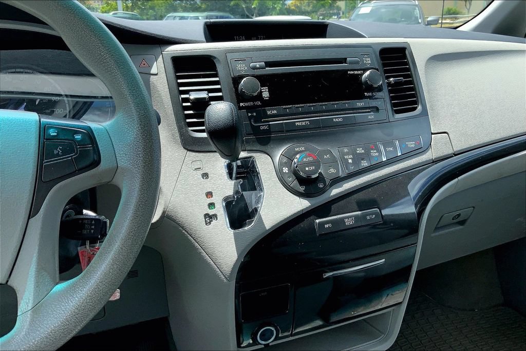 Used 2014 Toyota Sienna LE FWD image 6