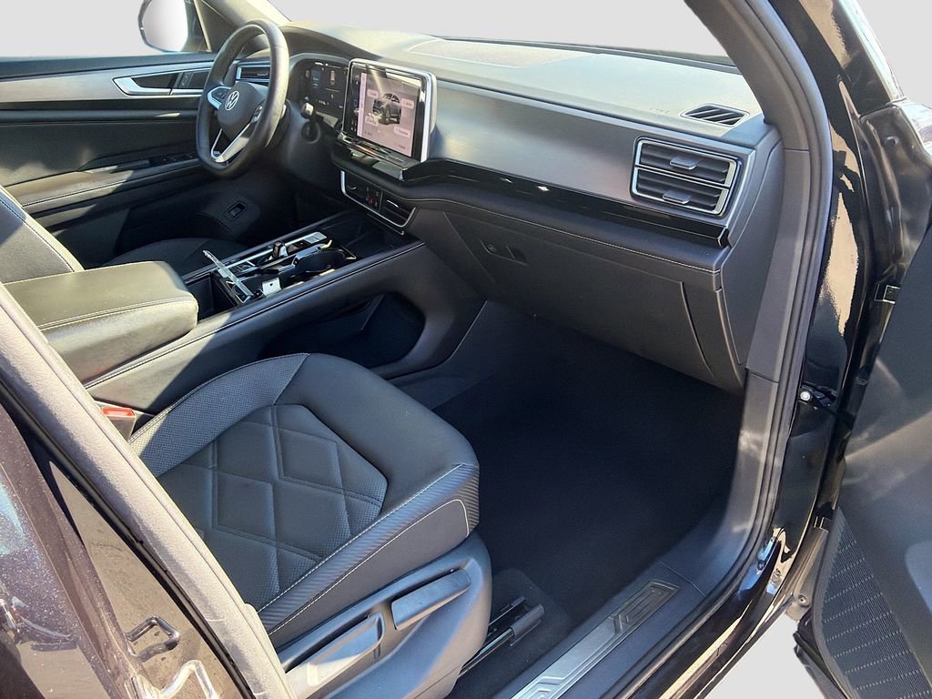Used 2024 Volkswagen Atlas Cross Sport SE image 15