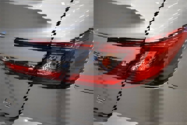 Used 2025 Toyota Camry image 12