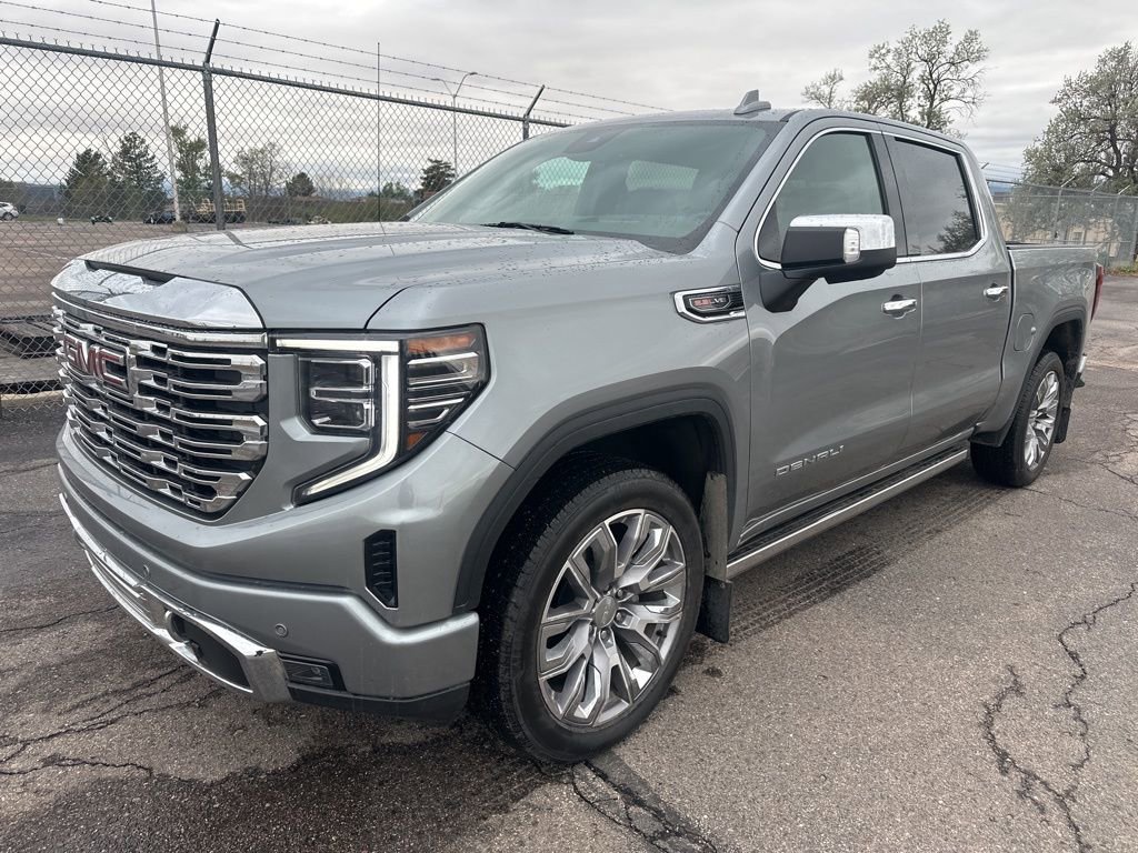 Used 2023 GMC Sierra 1500 Denali w/ Denali Reserve Package AWD/4WD image 3