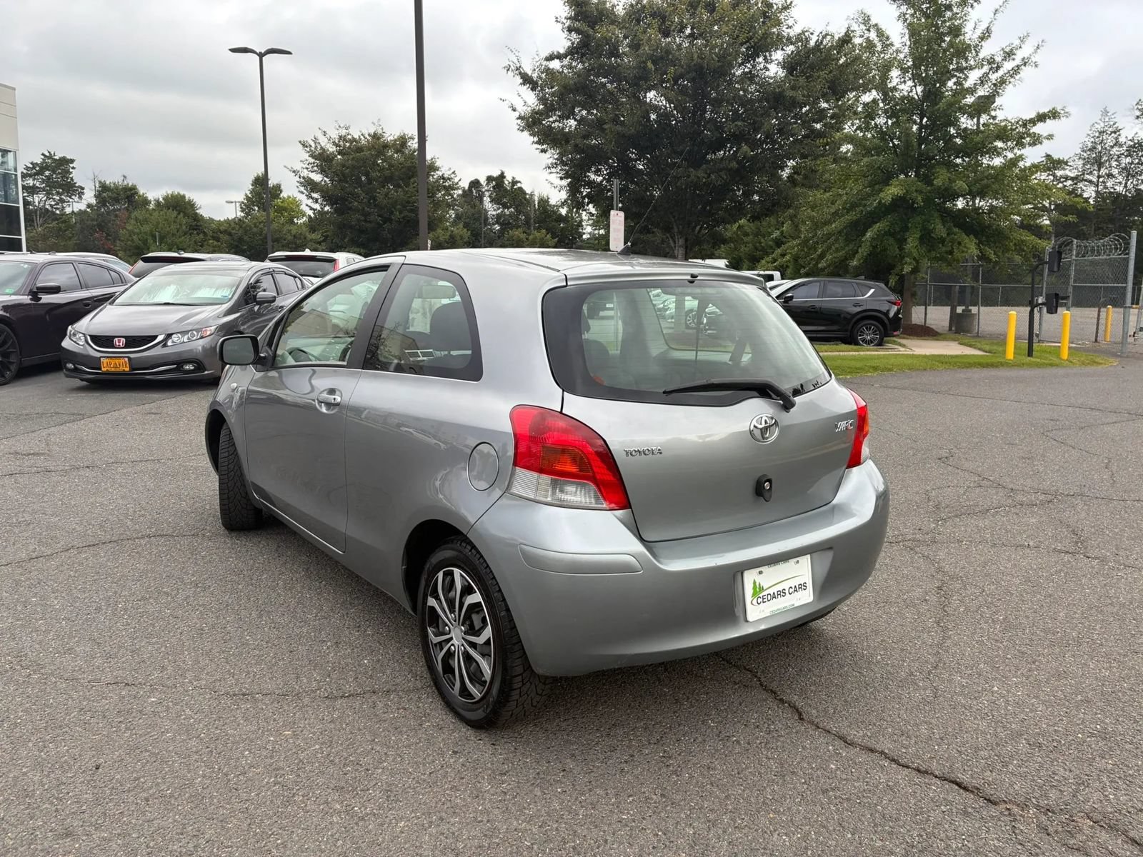 Used 2010 Toyota Yaris 2-Door Hatchback FWD image 5