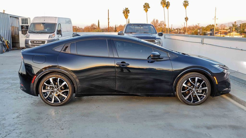Used 2025 Toyota Prius Plug-In Hybrid image 13