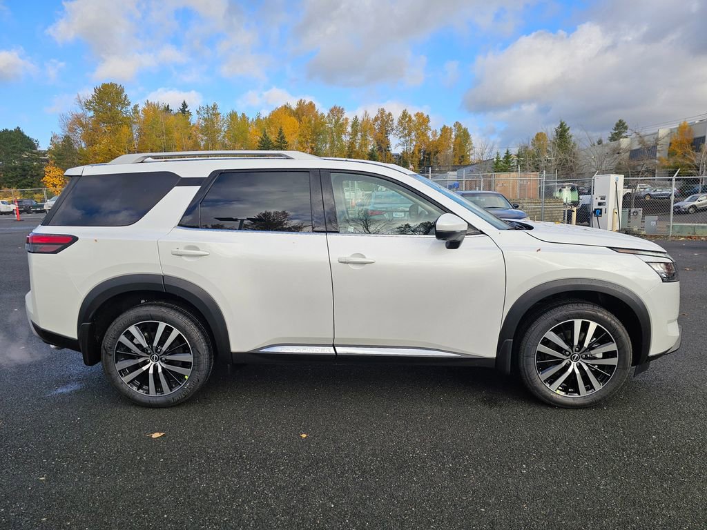 New 2025 Nissan Pathfinder Platinum w/ Cargo Package image 4