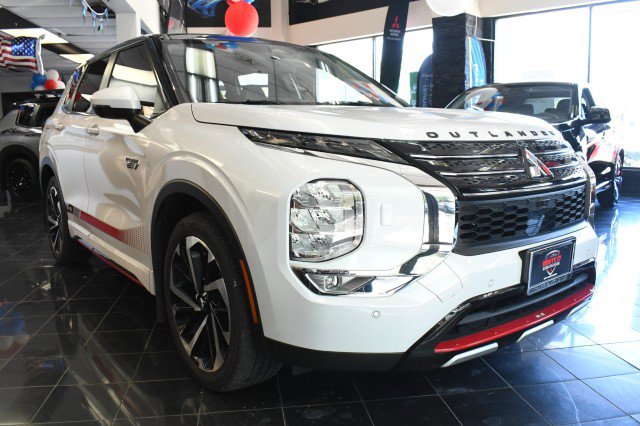 Used 2023 Mitsubishi Outlander Ralliart AWD/4WD image 3