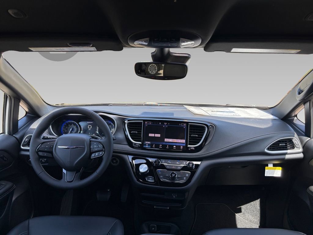 New 2026 Chrysler Pacifica Select image 3