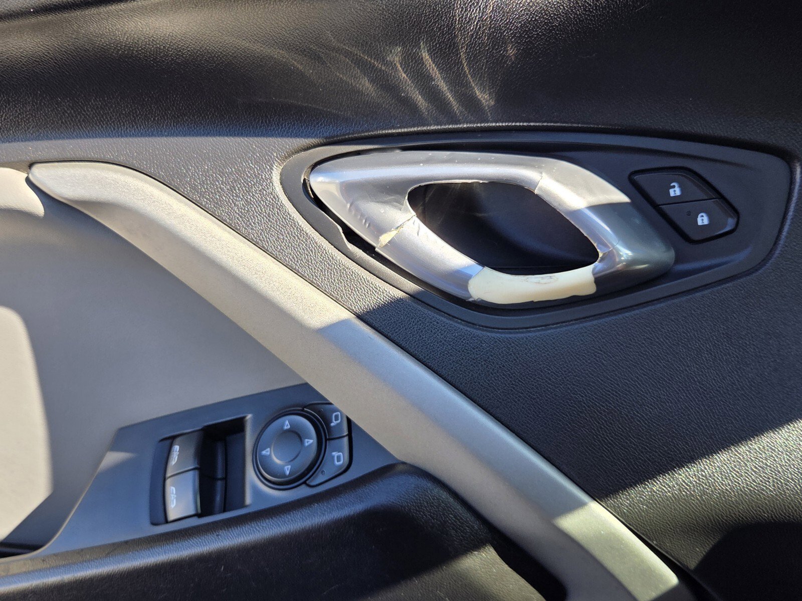 Used 2018 Chevrolet Camaro LT w/ Technology Package image 13