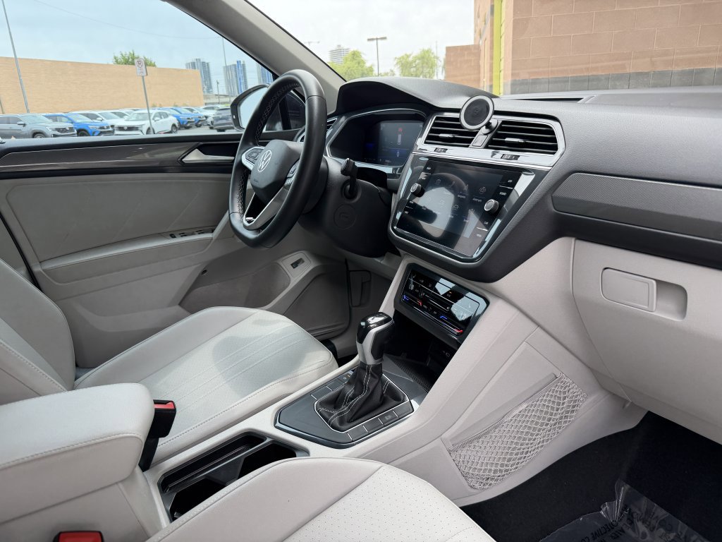 Used 2022 Volkswagen Tiguan SE FWD image 41