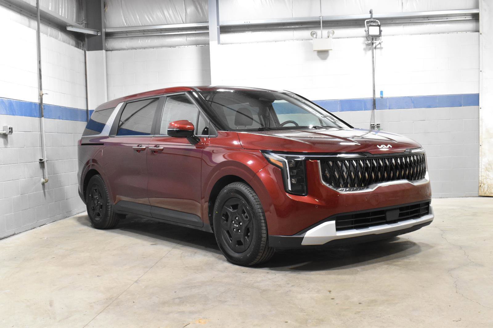 Used 2025 Kia Carnival FWD image 32